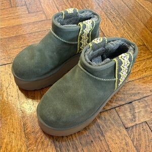 Ugg platform boots with embroidery